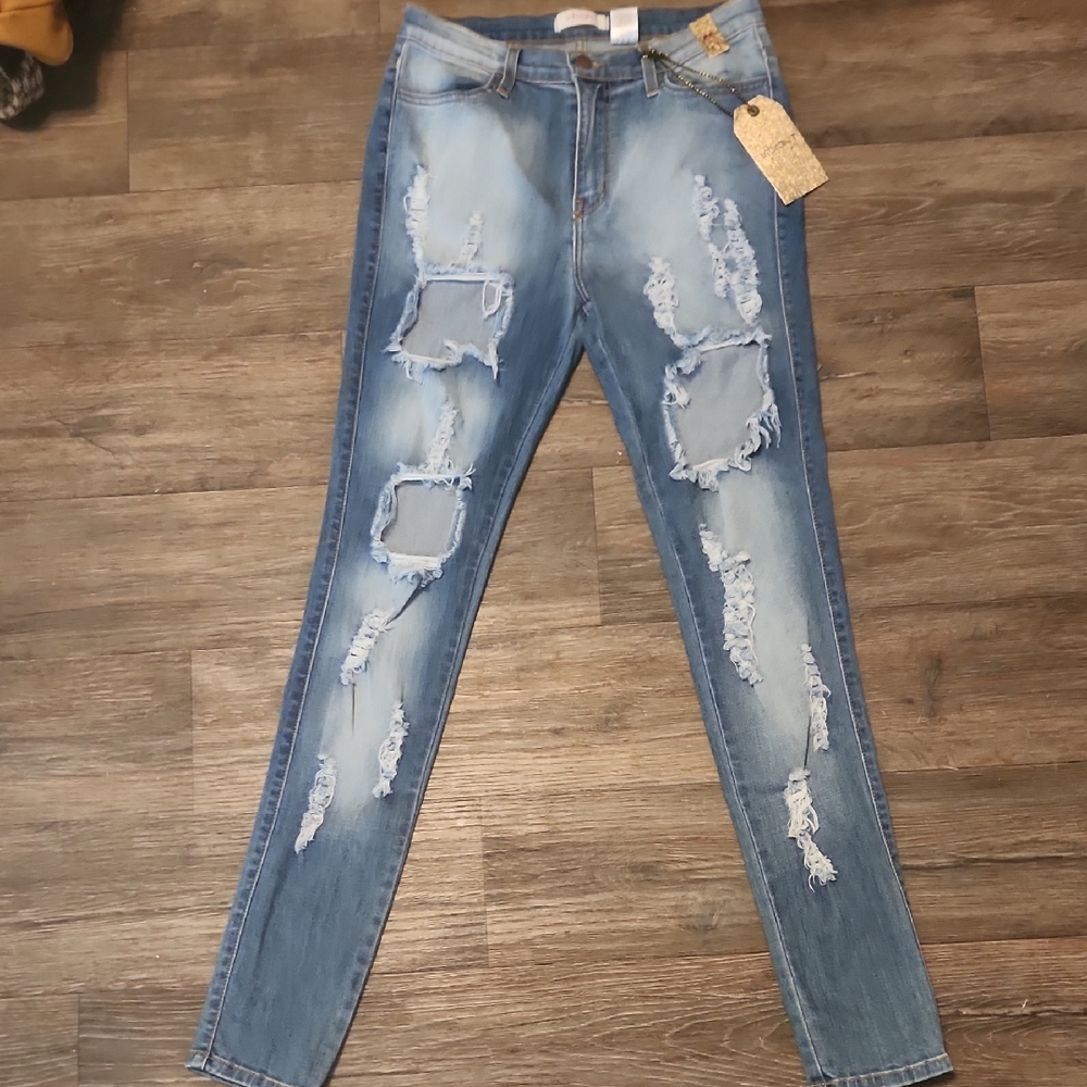 NWT Vibrant MIU Ultra-Distressed, High-Rise Skinny Jeans - Size 11 (29W)